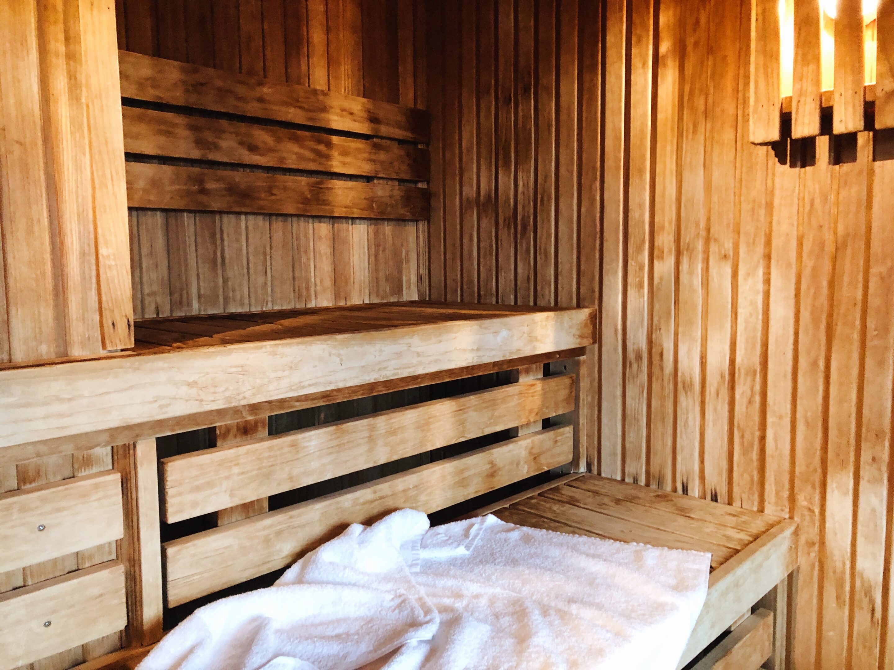 Eine Sauna ist zum Schwitzen da, jedoch nicht direkt nach der Haartransplantation